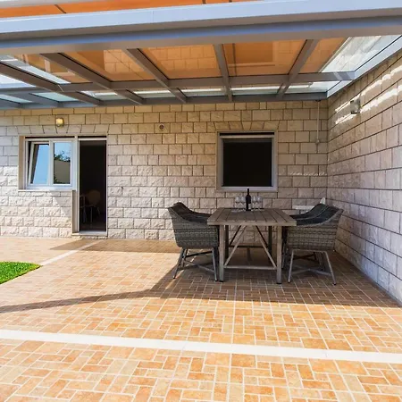 Bruna Apartment Omis